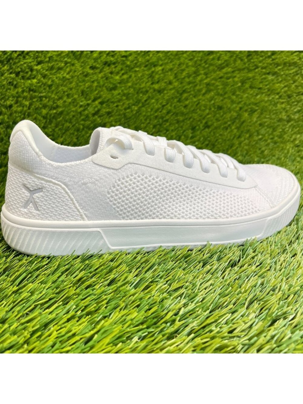 Flux Footwear Adapt Trainer White Mens Size 8 Womens Size 9.5 Athletic Shoes